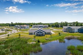 Howell apartment for rent - Pond View at Union at Oak Grove, Michigan, 48855