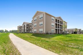 Waterloo apartment for rent - Green Space Walking Path at Union at North Crossing, Waterloo, 50703