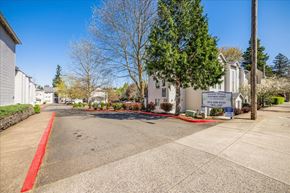 Portland apartment for rent - Foster Plaza Apartments Entrance