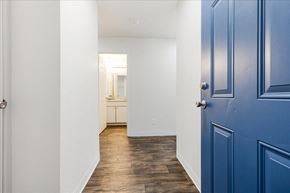 Portland apartment for rent - Farisswood Apartments Front Door