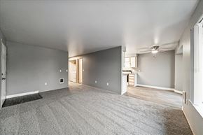 Salem apartment for rent - Oak Park Village Apartments Living room