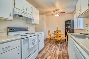 Hillsboro apartment for rent - Oak Glen Apartments Kitchen & Dining Room