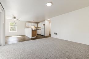 Portland apartment for rent - Farisswood Apartments Living Area