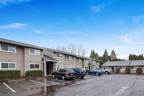 Portland apartment for rent - Parking Lot  Applegate Apartments SE Portland Oregon