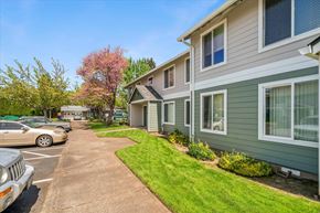 Milwaukie apartment for rent - Bristol Court Building Exterior and Sidewalk