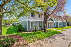 Milwaukie apartment for rent - Bristol Court Building Exterior