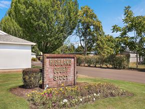 North Plains apartment for rent - Highland Court Apartments Sign