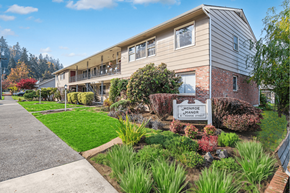 Oregon City apartment for rent - Monroe Manor Apartments Exterior Building