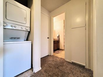 <B>washer and dryer (in select units):</b> select homes include in-unit laundry appliances.