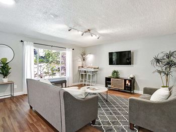 River cliff apartments milwaukie oregon  clubhouse