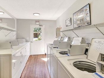 Laundry room river cliff apartments milwaukie oregon 