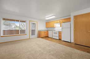 Portland apartment for rent - Zachary Park Apartments Living Room & Kitchen