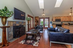 Tigard apartment for rent - Brightwaters at Redhawk - Tigard, Oregon