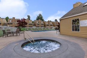 Tigard apartment for rent - Brightwaters at Redhawk - Tigard, Oregon