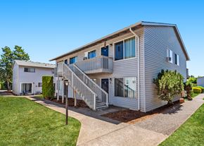 Oregon City apartment for rent - Clipper Ridge Apartments Exterior