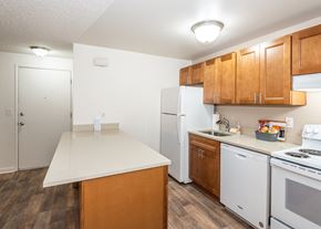 Tigard apartment for rent - Creekside Commons Apartments Kitchen