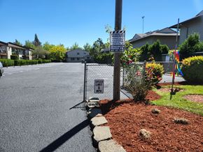 Portland apartment for rent - Emerald East Parking Lot