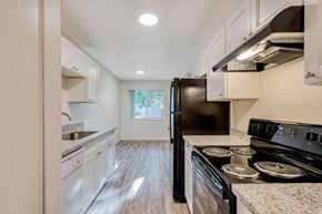 Portland apartment for rent - Michael Manor Kitchen and Dining Room