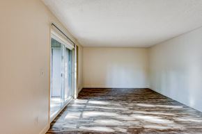 Portland apartment for rent - Michael Manor Living Room