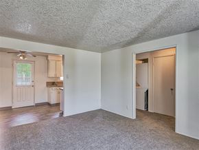 Gresham apartment for rent - Beverly Gardens Apartments Living Room