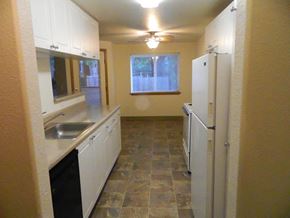 Gresham apartment for rent - Creekside Villa Apartments kitchen