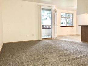 Gresham apartment for rent - Farisswood Apartments Living Room