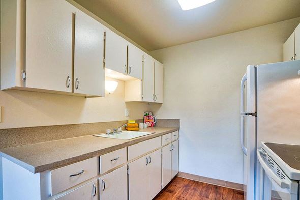 Hillsboro apartment for rent - Kitchen