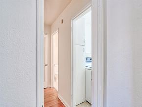 Portland apartment for rent - Powell Gardens Apartments Hallway
