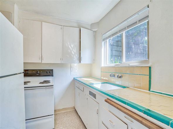 Portland apartment for rent - Powell Gardens Apartments Kitchen