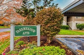 Keizer apartment for rent - Parkmeadow Apartments Sign