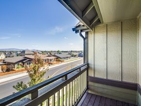 Redmond apartment for rent - Glacier Vista Apartments Balcony