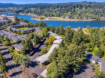 Willamette river views available