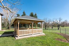 Gresham apartment for rent - Royal Greens Gazebo