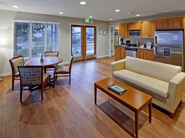 Gresham apartment for rent - A kitchen with a dining table and chairs.