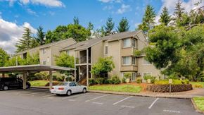 Oregon City apartment for rent - Willamette Falls Court Apartments Exterior