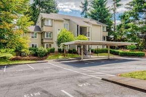 Oregon City apartment for rent - Willamette Falls Court Apartments Parking Lot