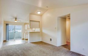 Oregon City apartment for rent - Willamette Falls Court Apartments Livingroom