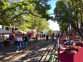 Minutes to downtown milwaukie and easy acess to max line and other public transportation