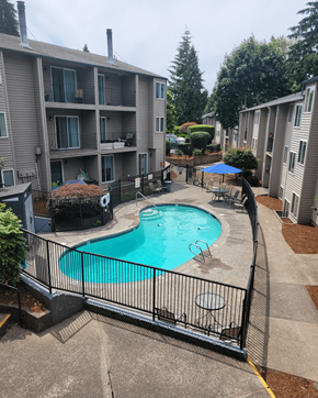 Portland apartment for rent - Quail Ridge Apartments Pool Area