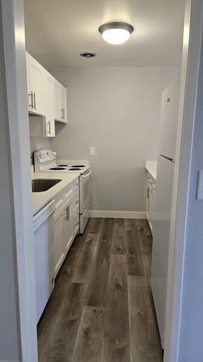 Milwaukie apartment for rent - Camille Court Apartments Kitchen