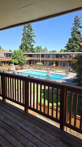 Milwaukie apartment for rent - Views Camille Court Apartments Milwaukie, OR