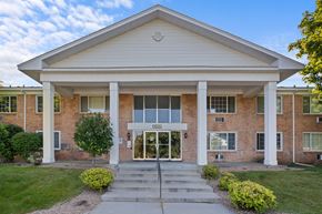 Bloomington apartment for rent - the building where the hotel is located