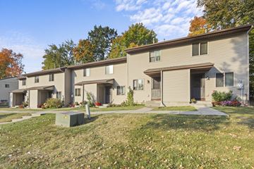 Prior Lake apartment for rent - A row of houses with a grassy front yard.