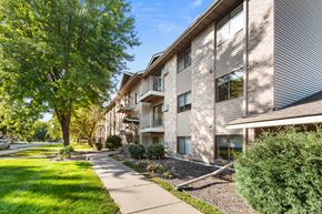 Buffalo apartment for rent - the preserve at ballantyne commons apartment community sidewalks and trees