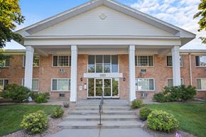 Bloomington apartment for rent - the building where the hotel is located