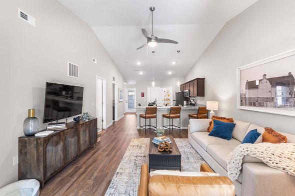 Omaha apartment for rent - Omaha Wenninghoff Road Nebraska Apartment Rentals Redwood Living Redwood Omaha Wenninghoff Road Forestwood Living Room
