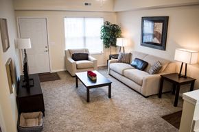 Akron apartment for rent - Akron OH apartment rentals Redwood Akron living room 