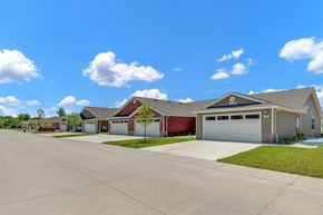 Altoona apartment for rent - Altoona Iowa Apartment Rentals Redwood Living Redwood Altoona Exterior