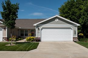 Maumee apartment for rent - Maumee OH apartment rentals Redwood Maumee Garage Exterior