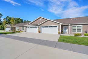 Elyria apartment for rent - Amherst Ohio Apartment Rentals Redwood Living Redwood Amherst Exterior